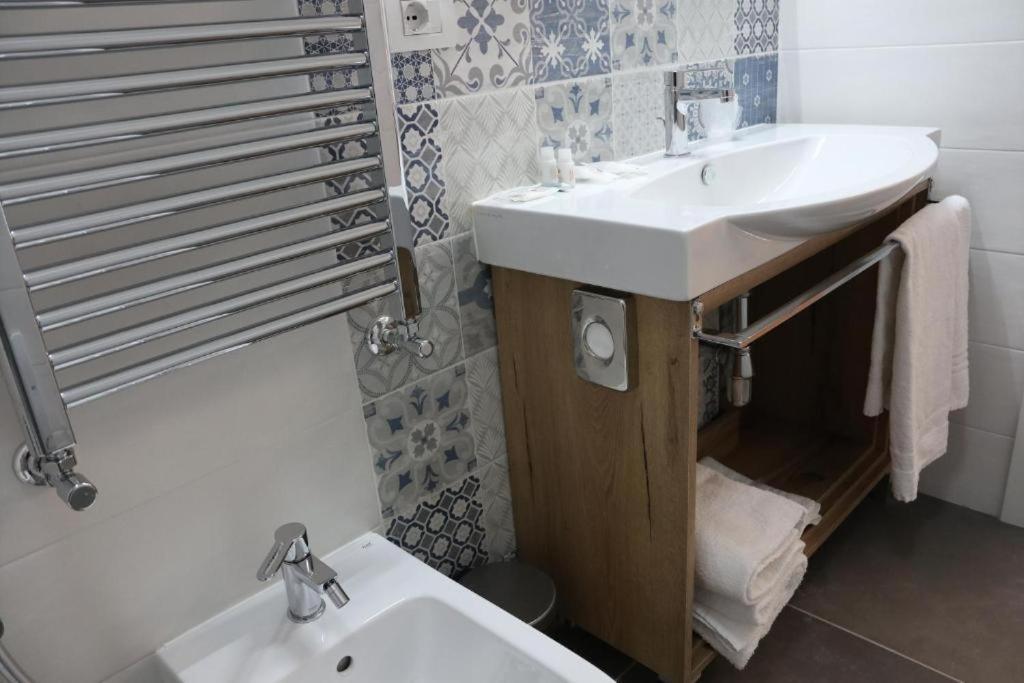 Residenza La Reggia Bed and Breakfast Caserta Eksteriør billede